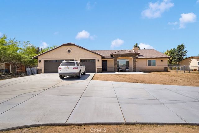9814 Oakwood Avenue, Hesperia, CA 92345