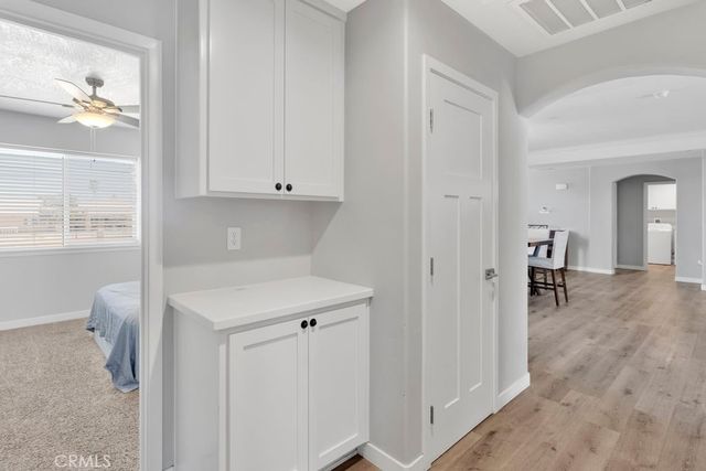 9814 Oakwood Avenue, Hesperia, CA 92345