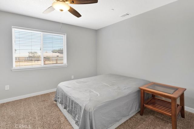 9814 Oakwood Avenue, Hesperia, CA 92345