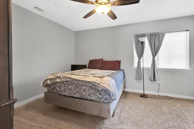 9814 Oakwood Avenue, Hesperia, CA 92345