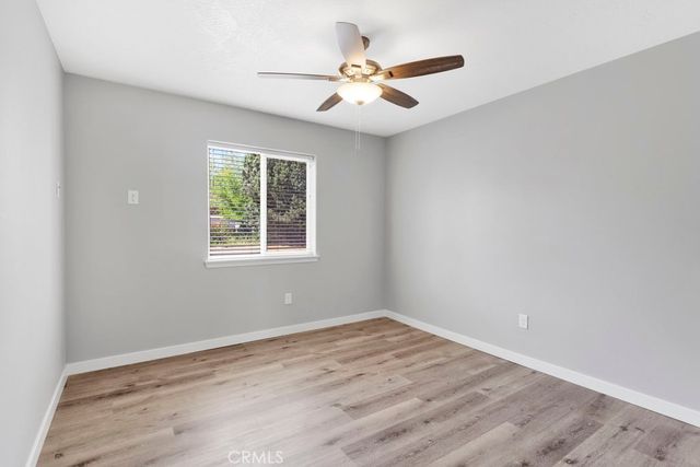 9814 Oakwood Avenue, Hesperia, CA 92345