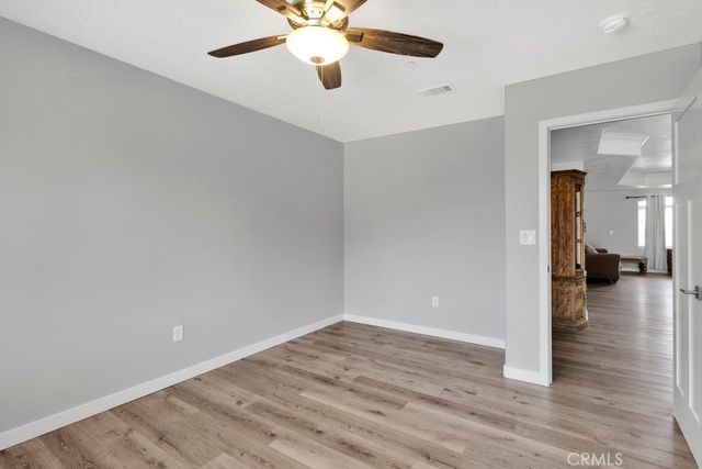 9814 Oakwood Avenue, Hesperia, CA 92345