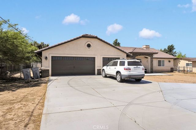 9814 Oakwood Avenue, Hesperia, CA 92345