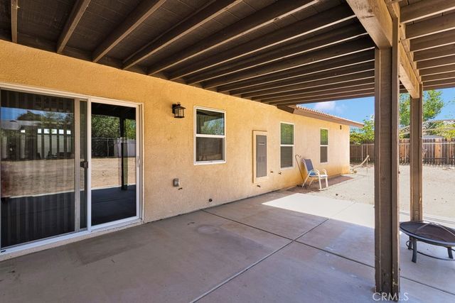 9814 Oakwood Avenue, Hesperia, CA 92345