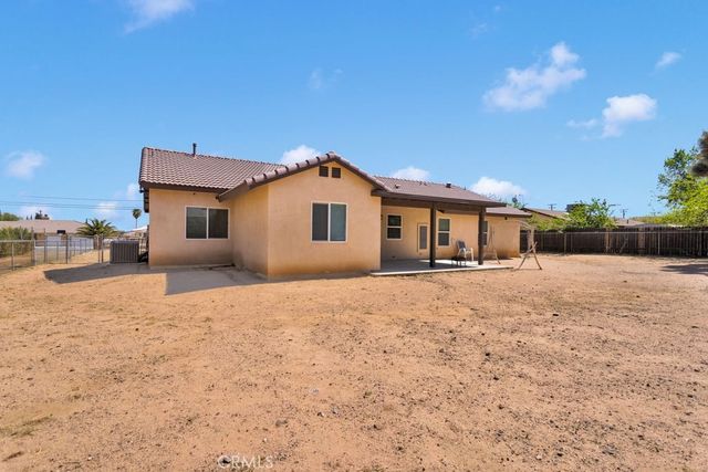 9814 Oakwood Avenue, Hesperia, CA 92345