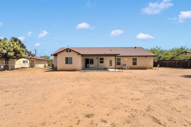 9814 Oakwood Avenue, Hesperia, CA 92345