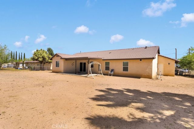 9814 Oakwood Avenue, Hesperia, CA 92345