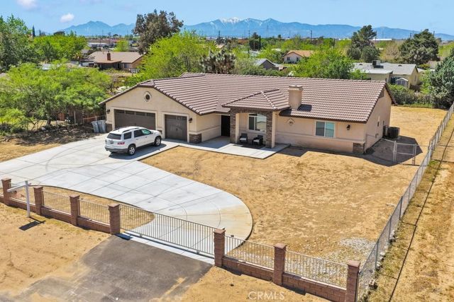 9814 Oakwood Avenue, Hesperia, CA 92345