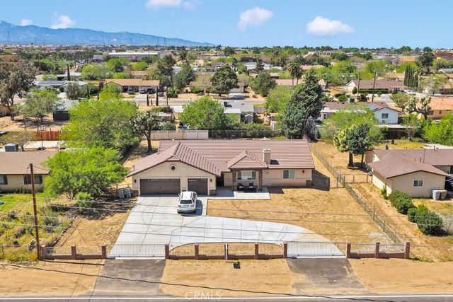 9814 Oakwood Avenue, Hesperia, CA 92345