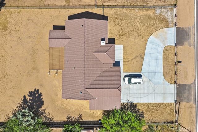 9814 Oakwood Avenue, Hesperia, CA 92345