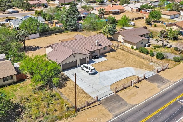 9814 Oakwood Avenue, Hesperia, CA 92345