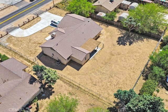 9814 Oakwood Avenue, Hesperia, CA 92345