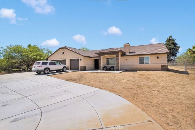 9814 Oakwood Avenue, Hesperia, CA 92345