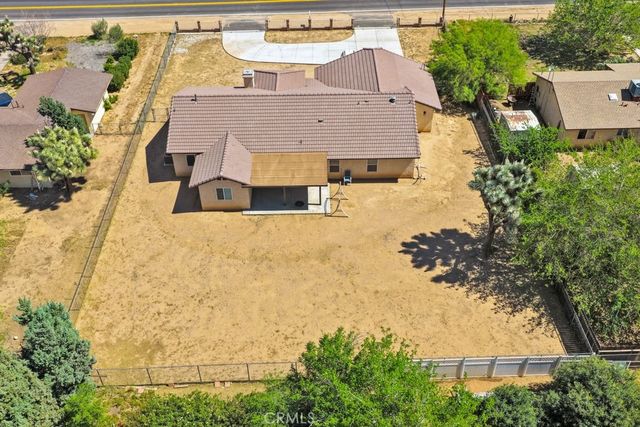 9814 Oakwood Avenue, Hesperia, CA 92345