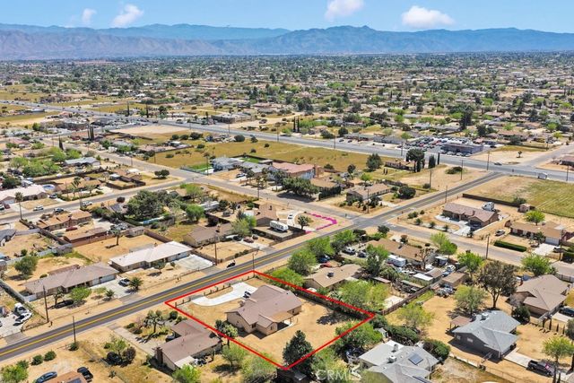 9814 Oakwood Avenue, Hesperia, CA 92345