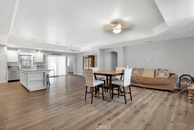 9814 Oakwood Avenue, Hesperia, CA 92345