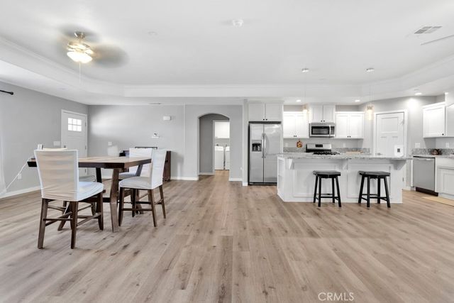 9814 Oakwood Avenue, Hesperia, CA 92345