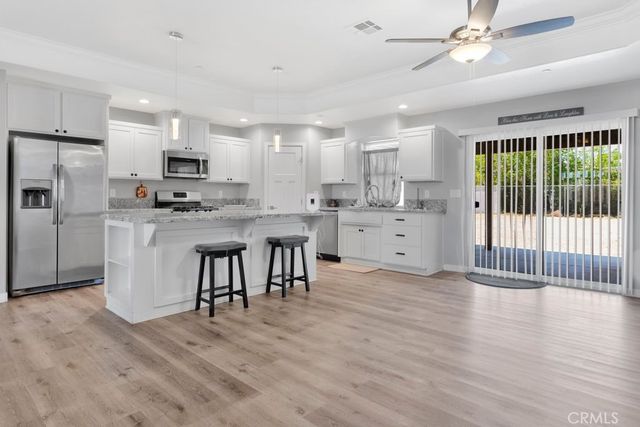 9814 Oakwood Avenue, Hesperia, CA 92345