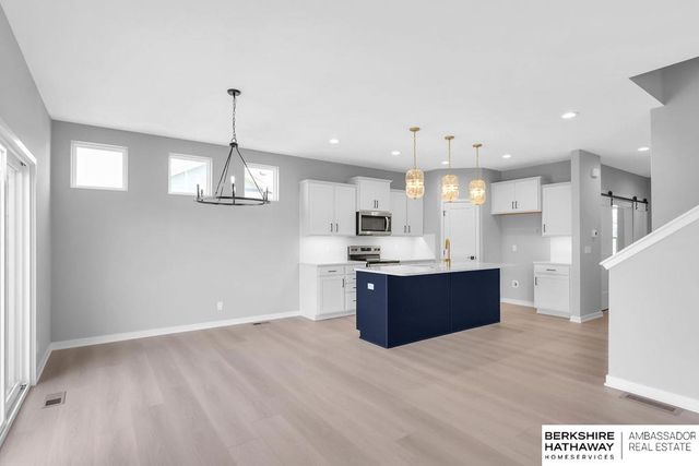 10304 S 110th Avenue, Papillion, NE 68046