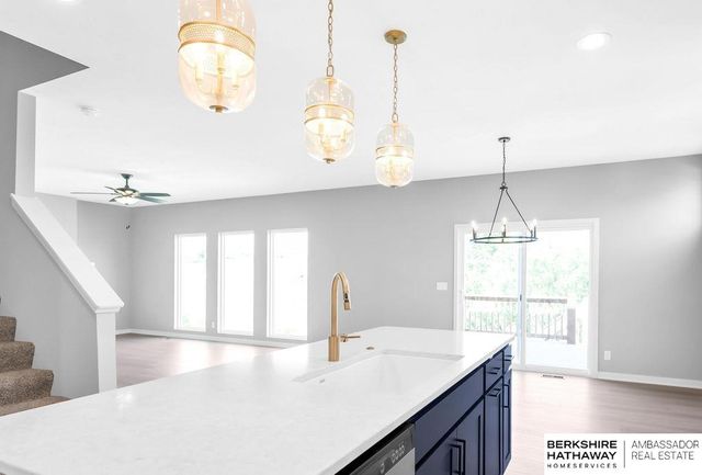 10304 S 110th Avenue, Papillion, NE 68046