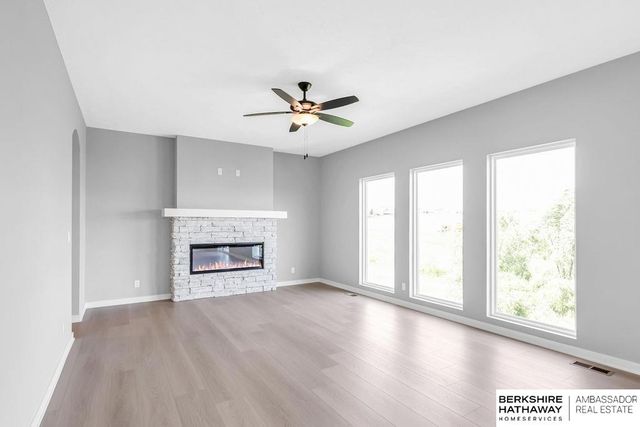 10304 S 110th Avenue, Papillion, NE 68046