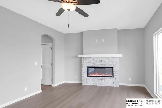 10304 S 110th Avenue, Papillion, NE 68046