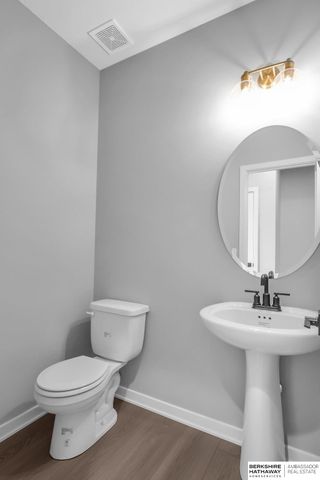 10304 S 110th Avenue, Papillion, NE 68046