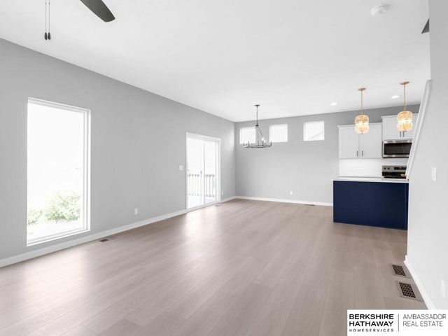 10304 S 110th Avenue, Papillion, NE 68046