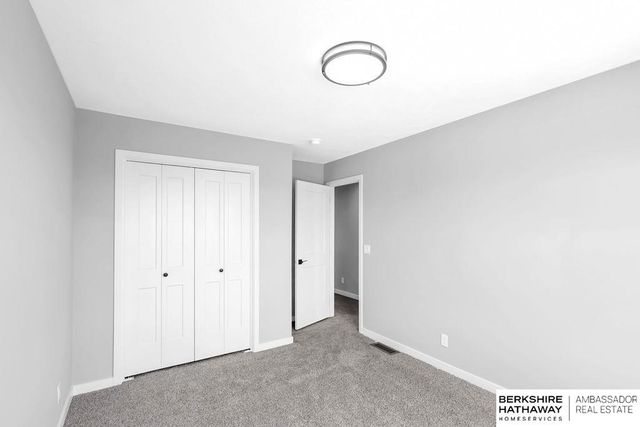 10304 S 110th Avenue, Papillion, NE 68046