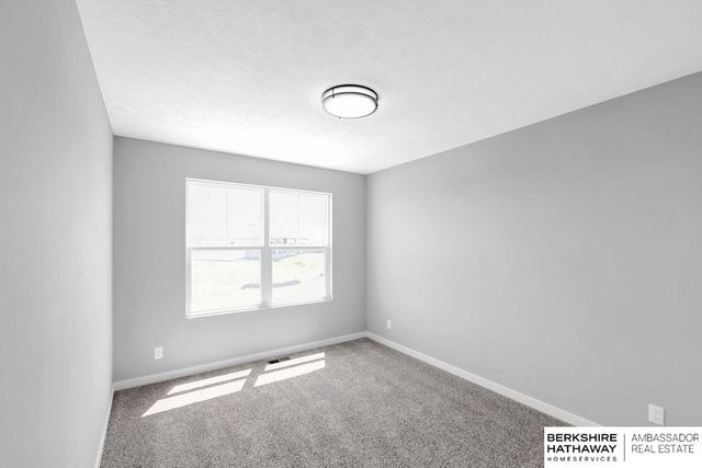 10304 S 110th Avenue, Papillion, NE 68046