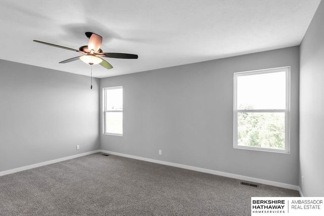 10304 S 110th Avenue, Papillion, NE 68046