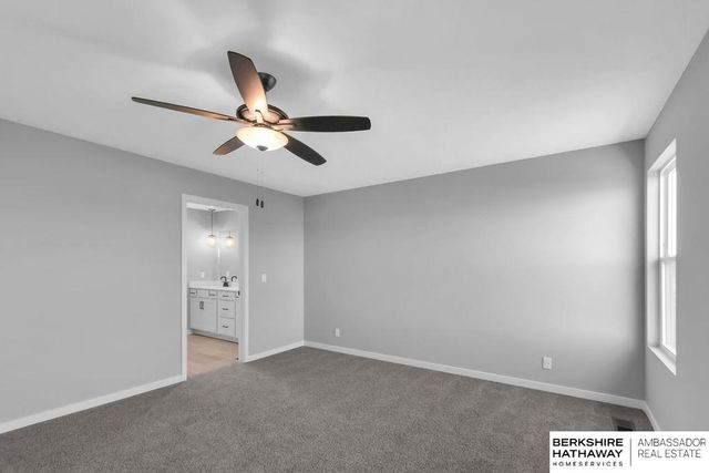 10304 S 110th Avenue, Papillion, NE 68046