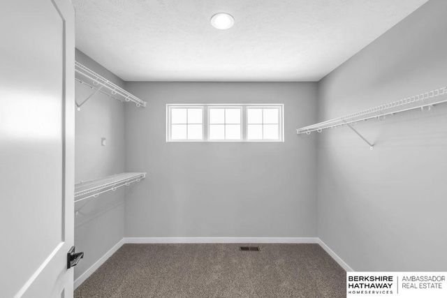 10304 S 110th Avenue, Papillion, NE 68046