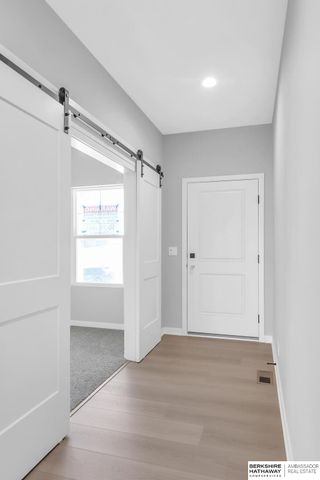 10304 S 110th Avenue, Papillion, NE 68046