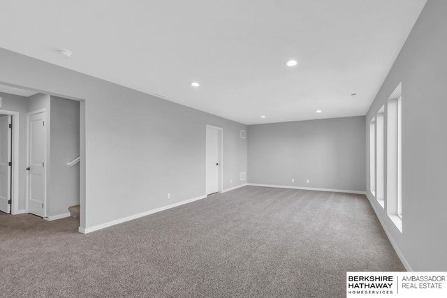 10304 S 110th Avenue, Papillion, NE 68046