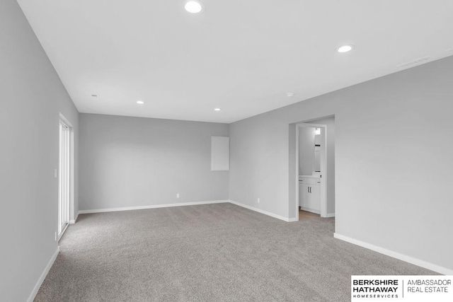 10304 S 110th Avenue, Papillion, NE 68046