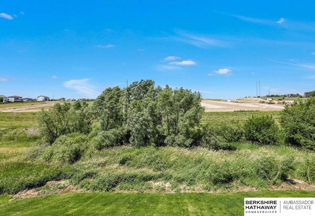 10304 S 110th Avenue, Papillion, NE 68046