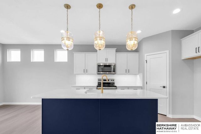 10304 S 110th Avenue, Papillion, NE 68046