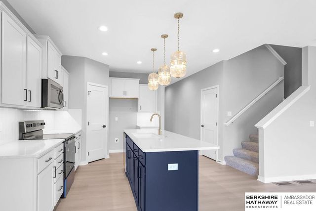 10304 S 110th Avenue, Papillion, NE 68046