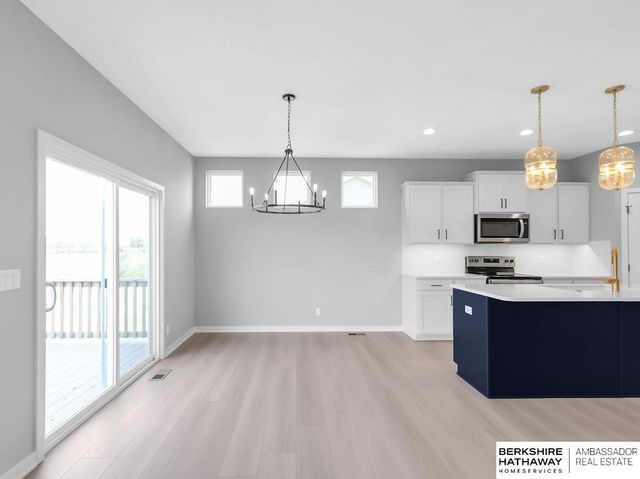 10304 S 110th Avenue, Papillion, NE 68046