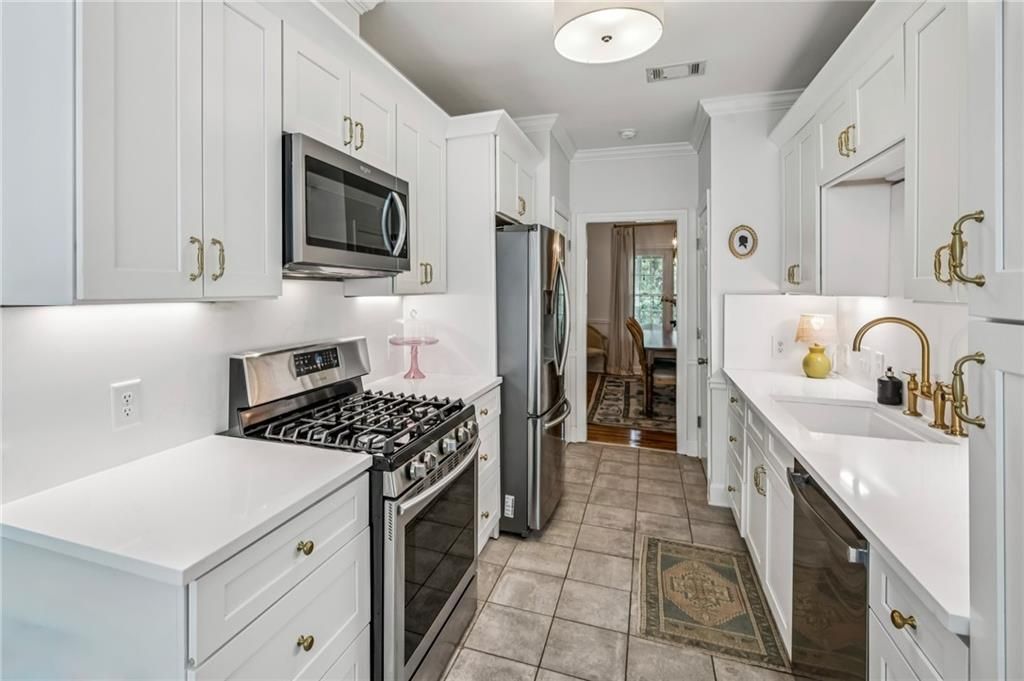 Image 16 of property listing at 1160 Windsor Parkway 5, Atlanta, GA 30319