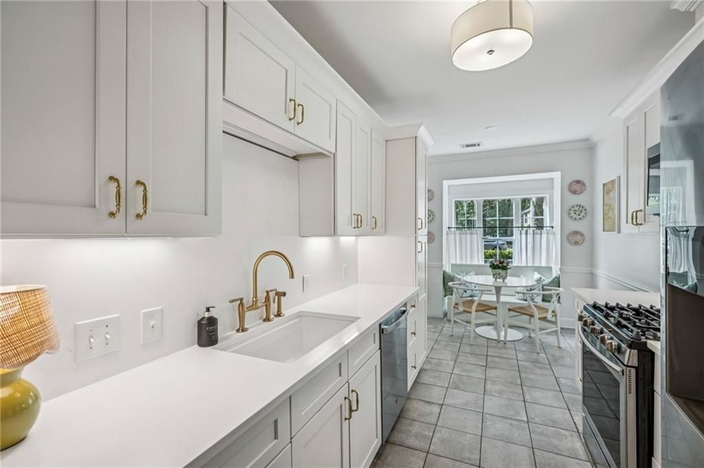 Image 17 of property listing at 1160 Windsor Parkway 5, Atlanta, GA 30319