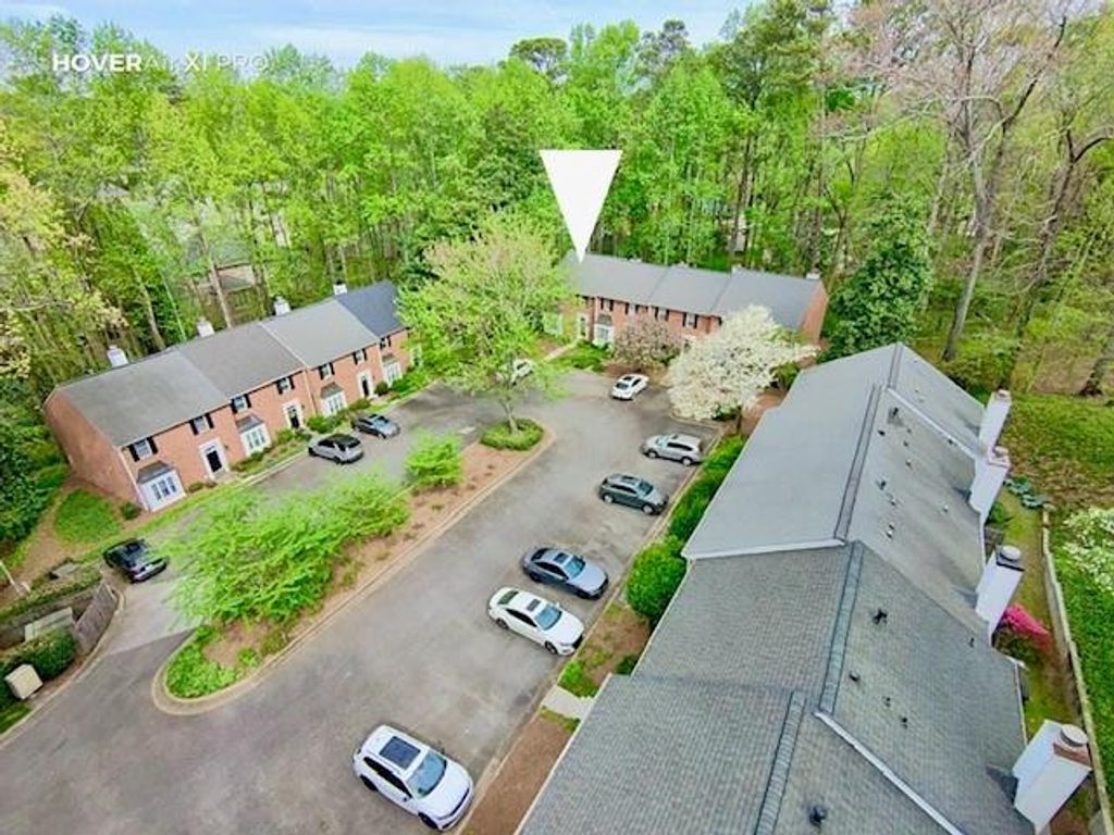 Image 2 of property listing at 1160 Windsor Parkway 5, Atlanta, GA 30319