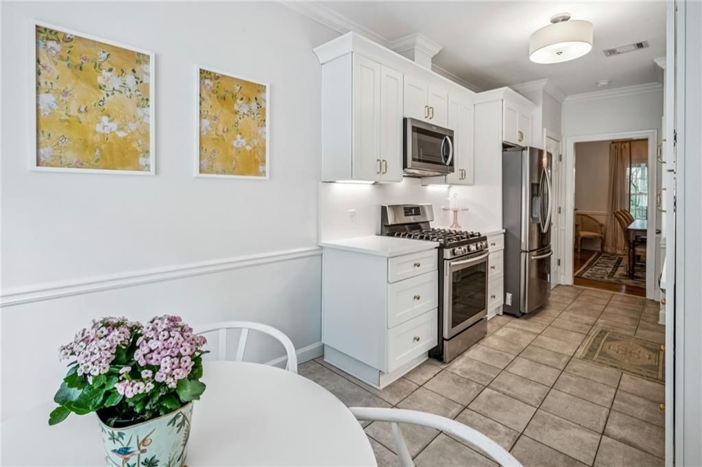 Image 20 of property listing at 1160 Windsor Parkway 5, Atlanta, GA 30319