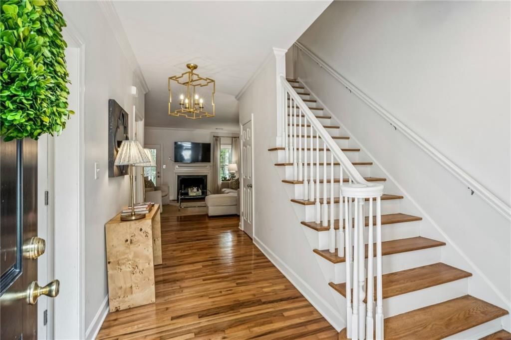 Image 4 of property listing at 1160 Windsor Parkway 5, Atlanta, GA 30319