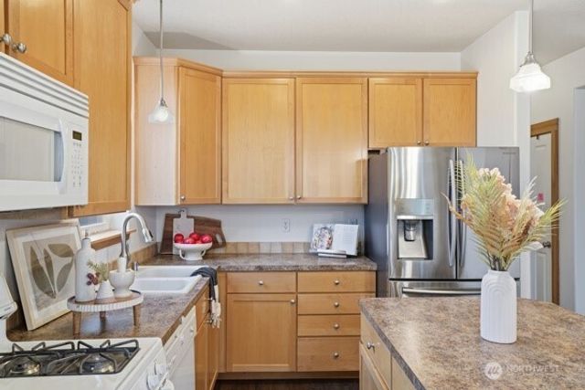 3825 Hazelwood Drive, Vancouver, WA 98661