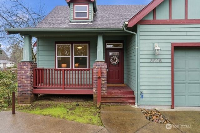 3825 Hazelwood Drive, Vancouver, WA 98661