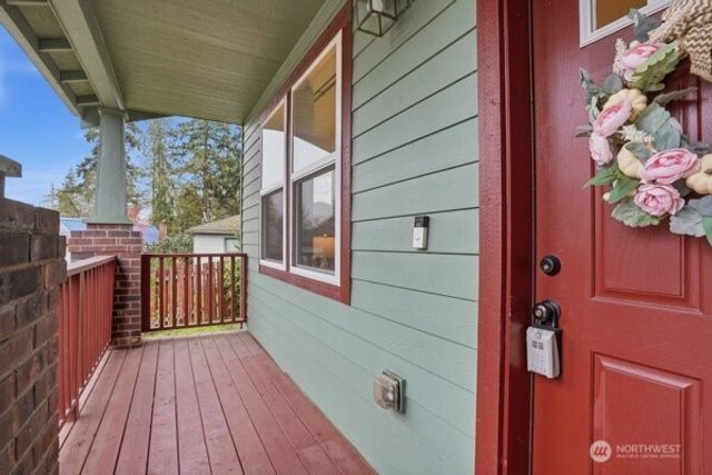 3825 Hazelwood Drive, Vancouver, WA 98661