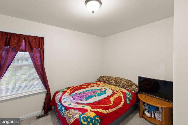 447 E QUEEN ST, Strasburg, VA 22657