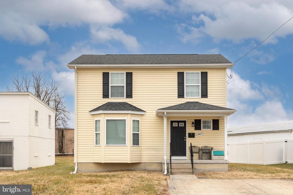 447 E QUEEN ST, Strasburg, VA 22657